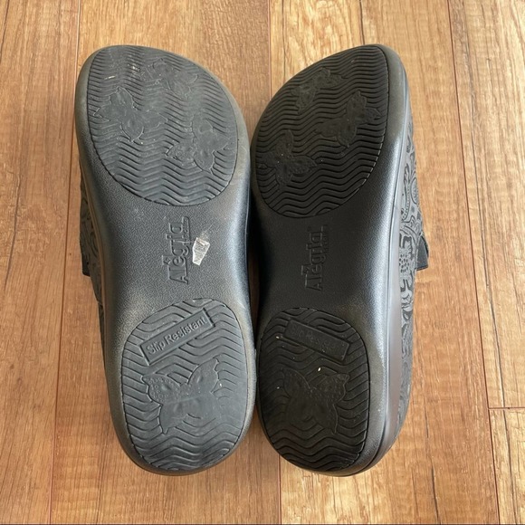 Alegria Slip Resistant Black Floral Clogs Women's 9 US - Picture 3 of 8